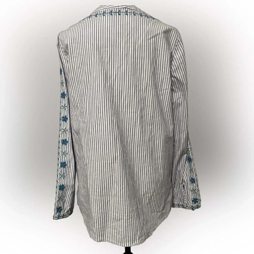 Vineyard Vines Seersucker Embroidered Savannah Top🌹 - Picture 8 of 10